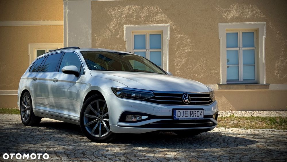 Volkswagen Passat - 1