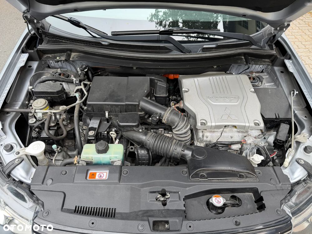 Mitsubishi Outlander 2.0 4WD Plus - 35