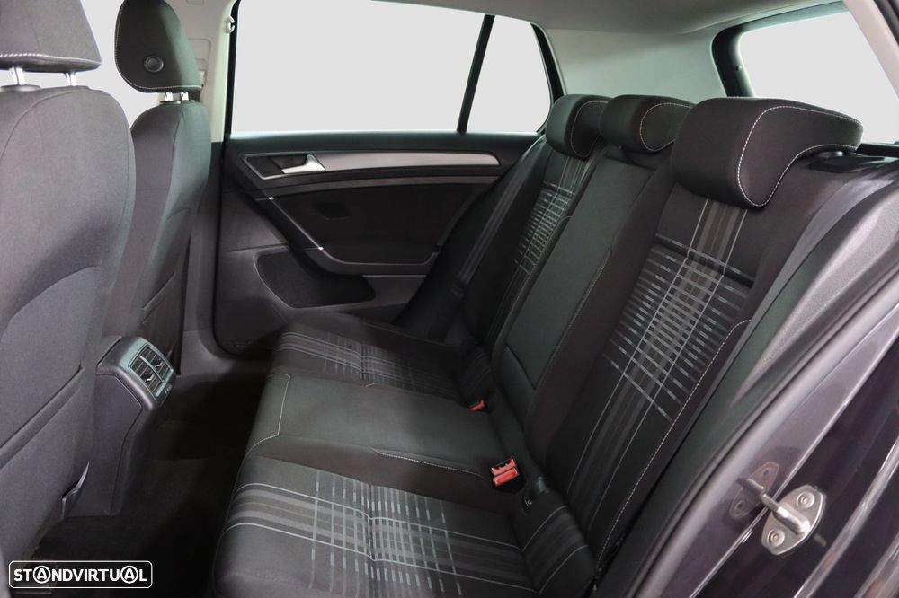 VW Golf 1.6 TDI 4Motion BlueMotion Lounge - 13