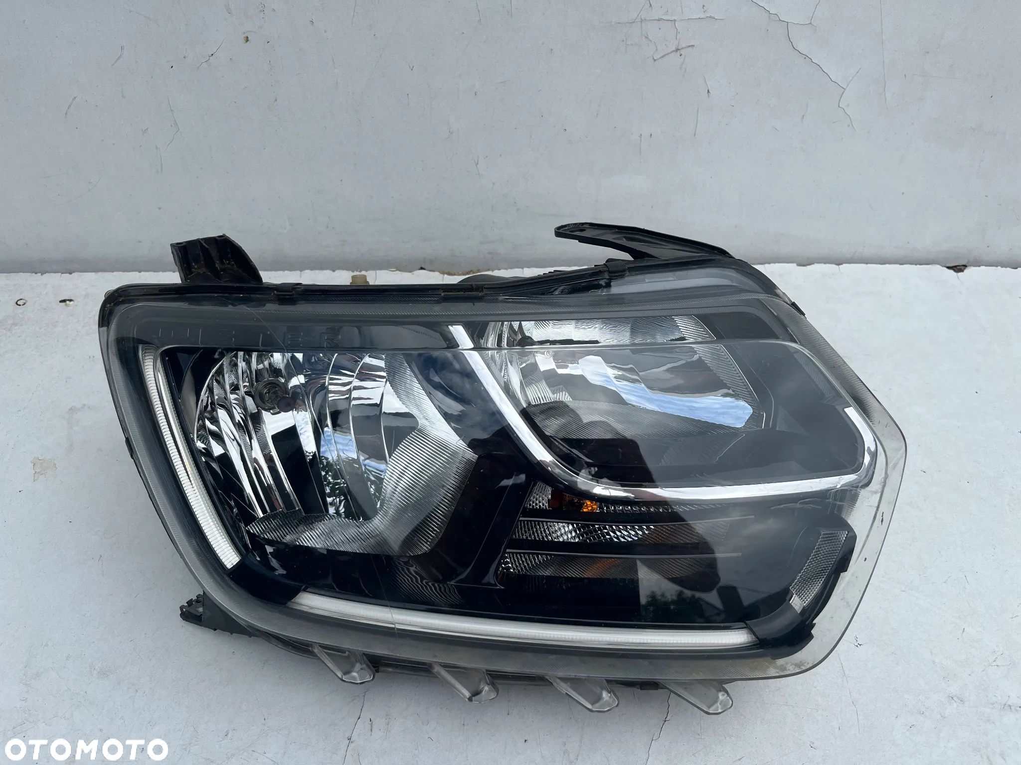 LAMPA PRAWY PRZÓD DACIA DUSTER II 17- ORYGINAŁ 260101133R - 1