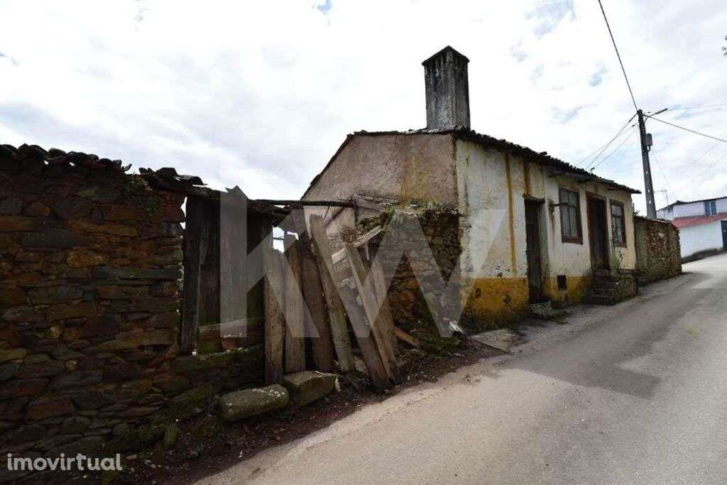 Moradia para reabilitar, com anexos e logradouro, em Covelos - Lousã - Grande imagem: 2/30