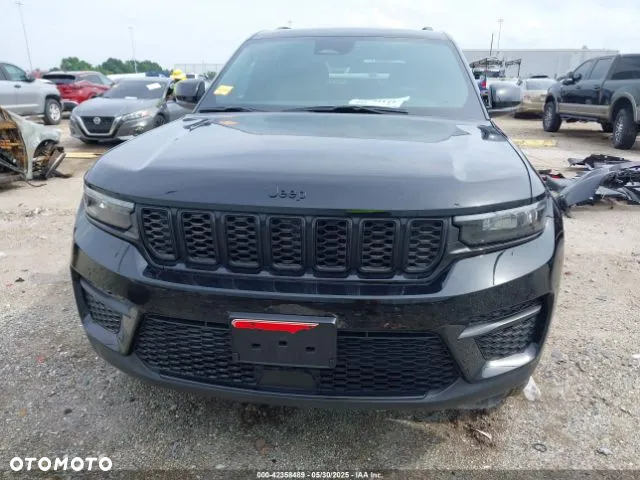 Jeep Grand Cherokee - 8