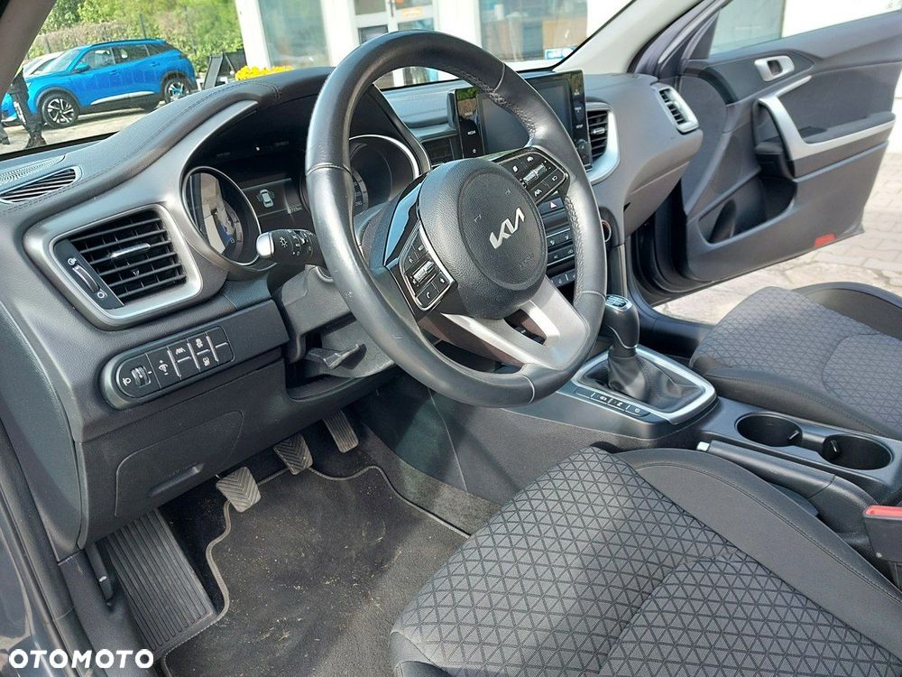 Kia Ceed - 12