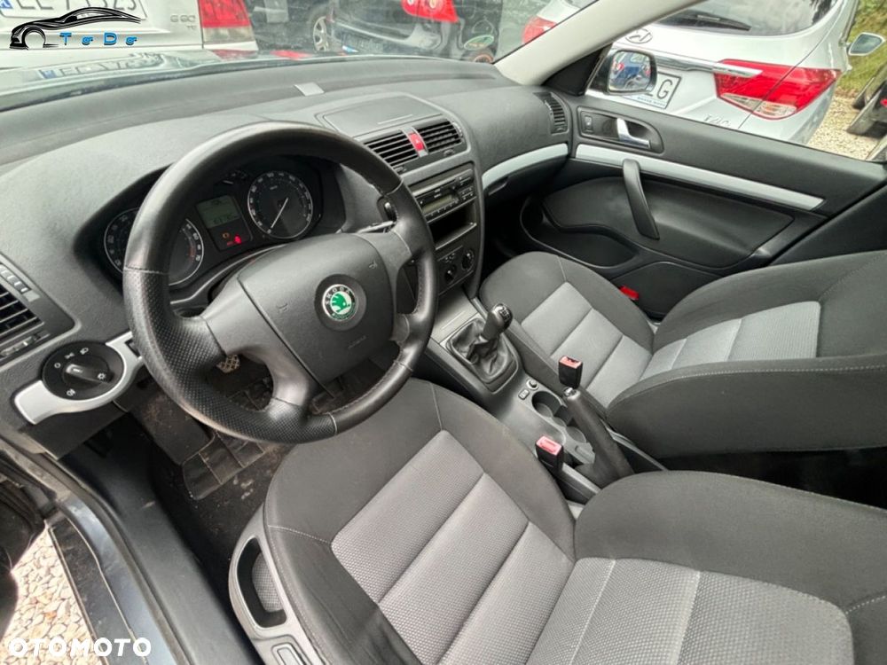 Skoda Octavia 1.6 Ambiente - 13