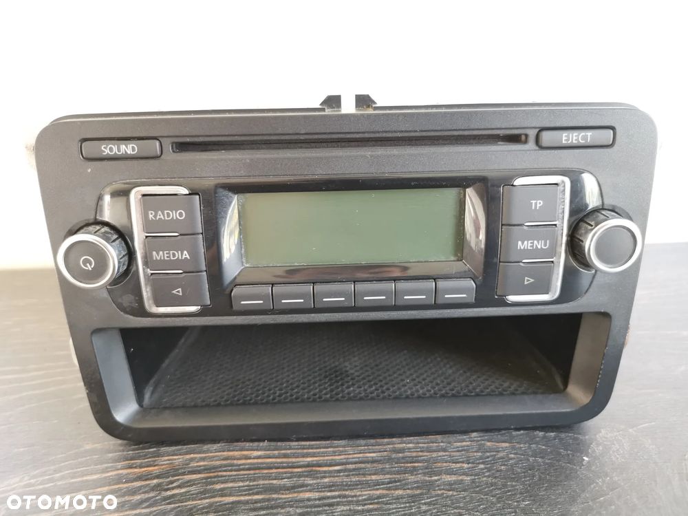 Radio do Volkswagen RCD 210 1KO 035 156 B - 1