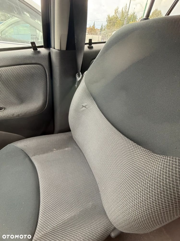 Toyota Yaris 1.0 Base - 15