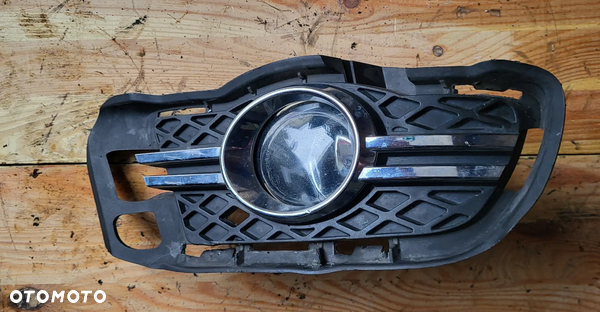 Atrapa Kratka zderzaka Prawa z halogenem Mercedes C klasa W204, A2048852323