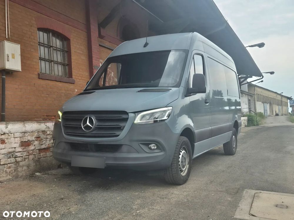 Mercedes-Benz Sprinter - 1