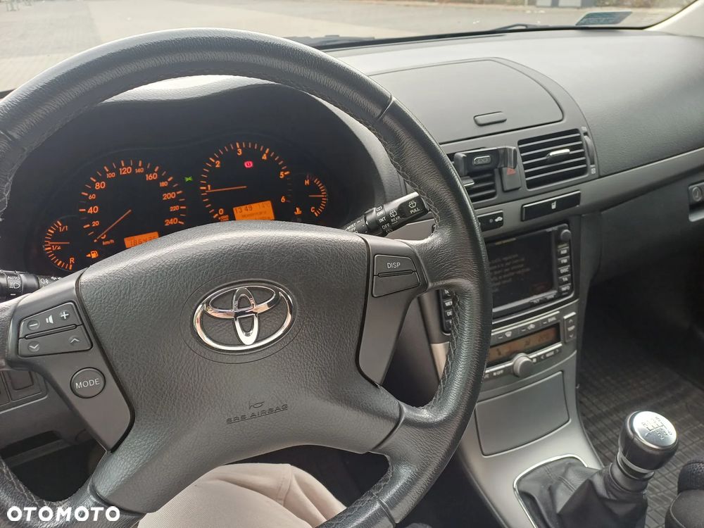 Toyota Avensis - 23