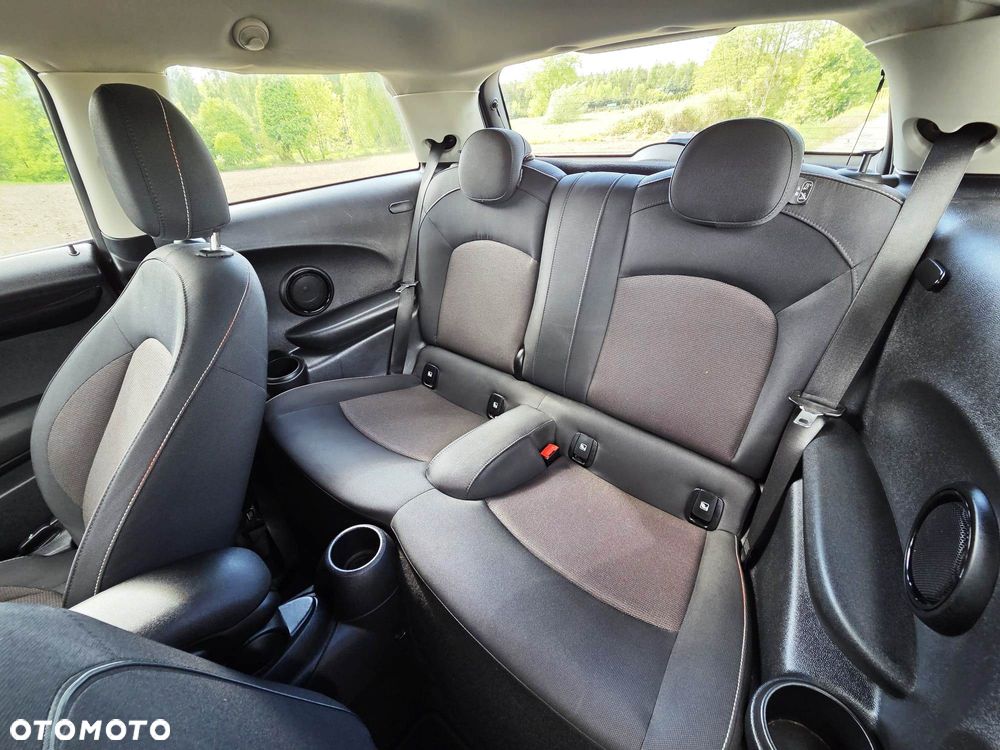 MINI Countryman Cooper Essential Trim - 13