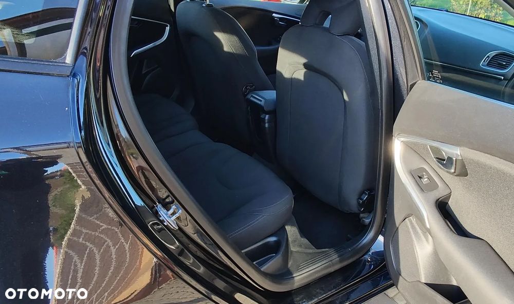 Volvo V40 D4 Kinetic - 6