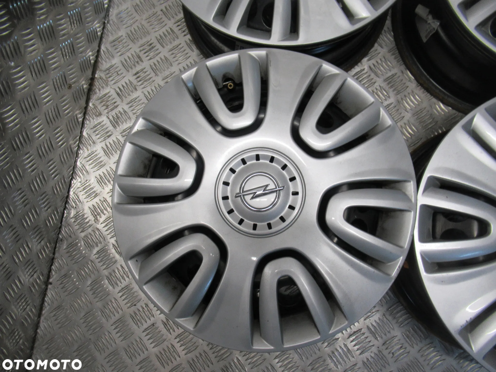 Felgi Opel Corsa Adam Karl 6Jx15 et39 4x100 CZUJNIKI - 3