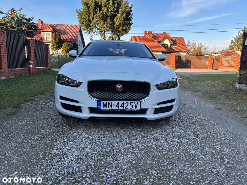 Jaguar XE - 8