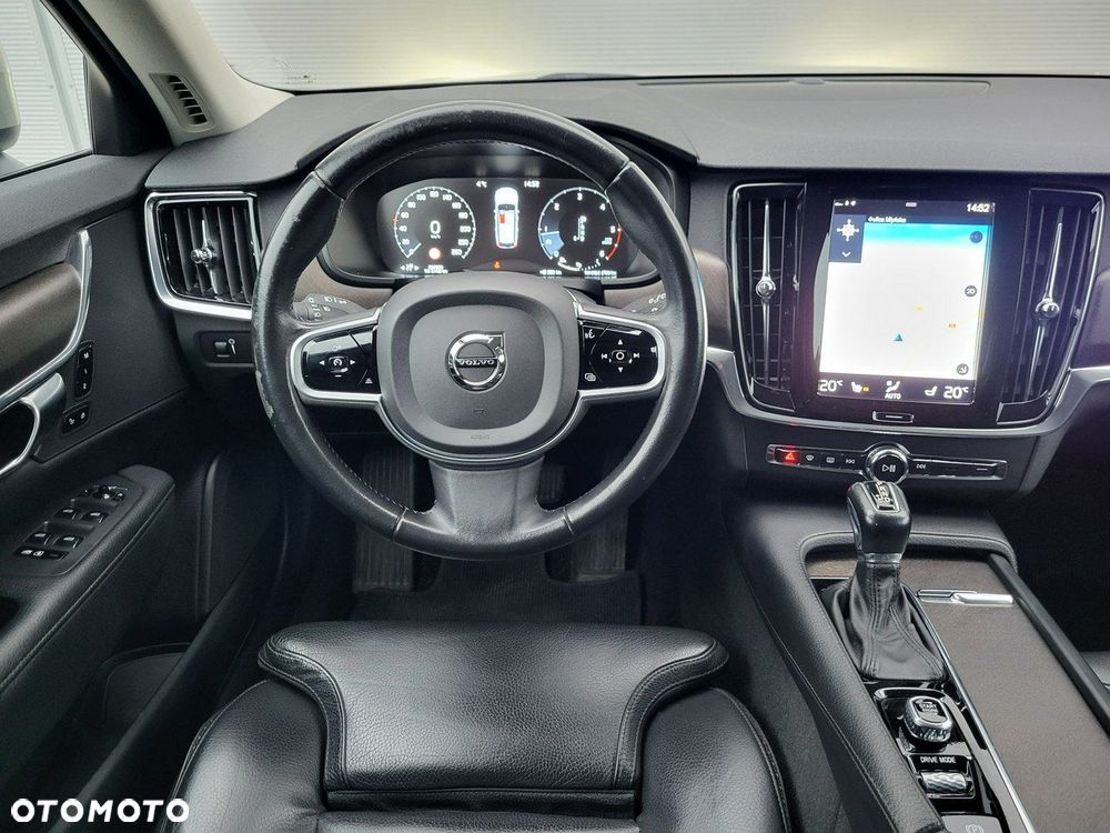 Volvo V90 Cross Country - 18