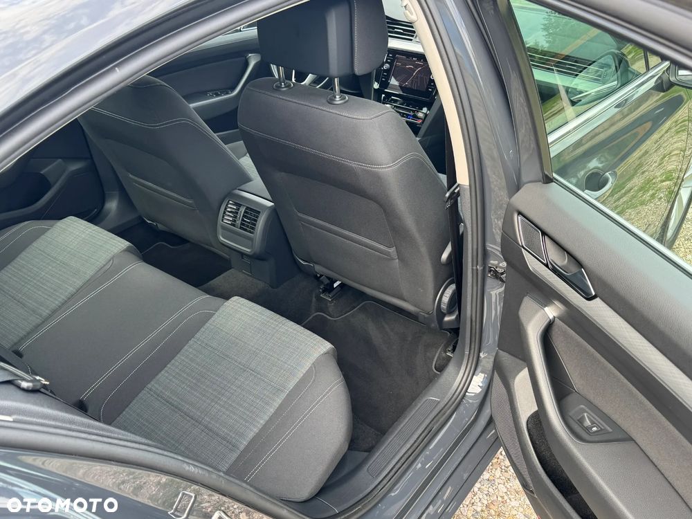 Volkswagen Passat 2.0 TSI Business DSG - 17