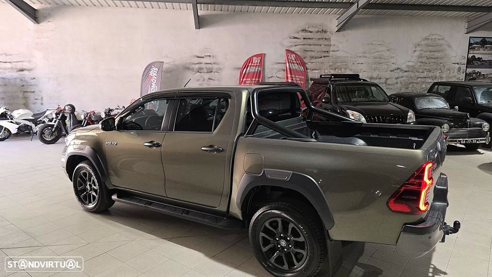 Toyota Hilux 2.8 D-4D 4WD GR Sport II - 13
