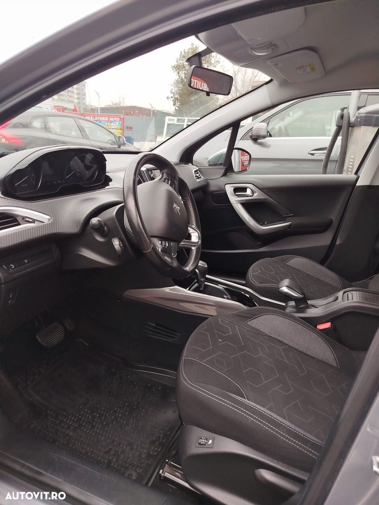 Peugeot 2008 1.2 PureTech Turbo EAT6 S&S Allure - 20