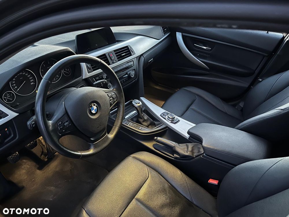 BMW Seria 3 320d Efficient Dynamics - 21