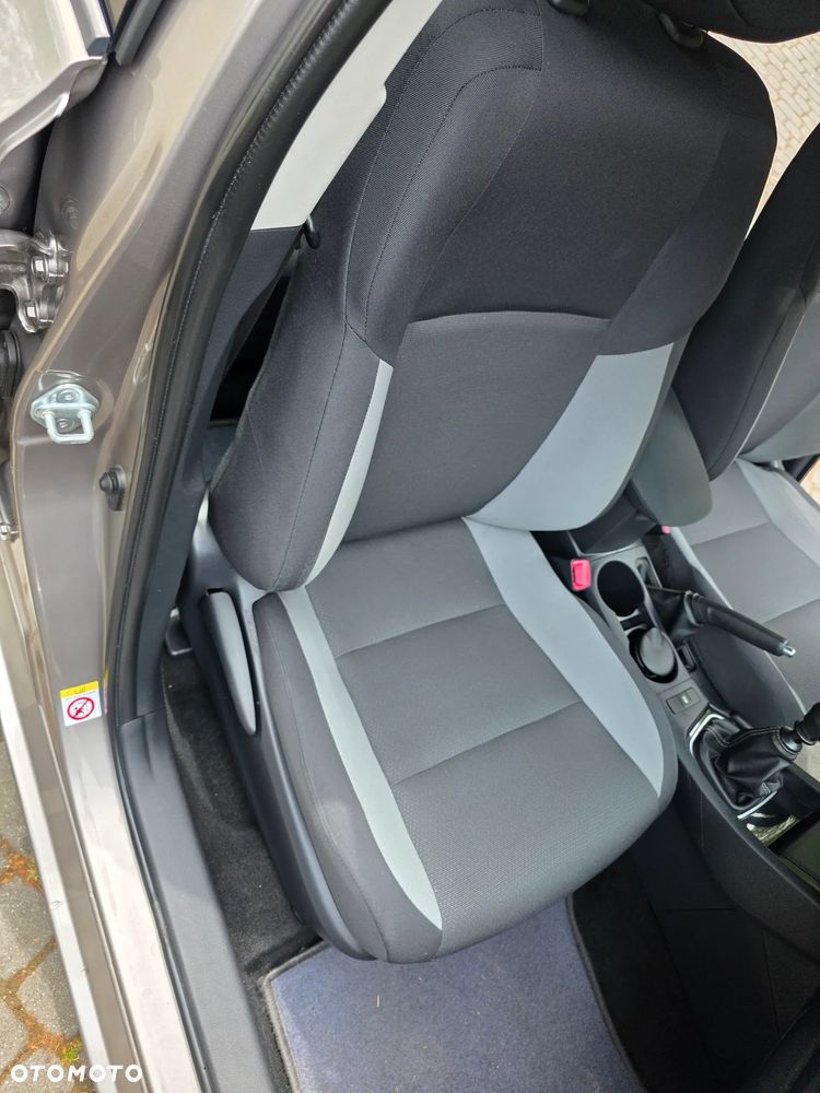 Toyota Auris 1.33 Dual-VVT-i - 19