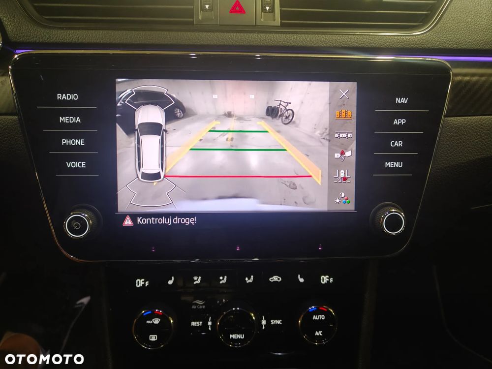 Skoda Superb 2.0 TDI DSG Sportline - 26