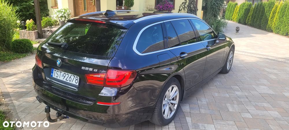 BMW Seria 5 525d xDrive - 11