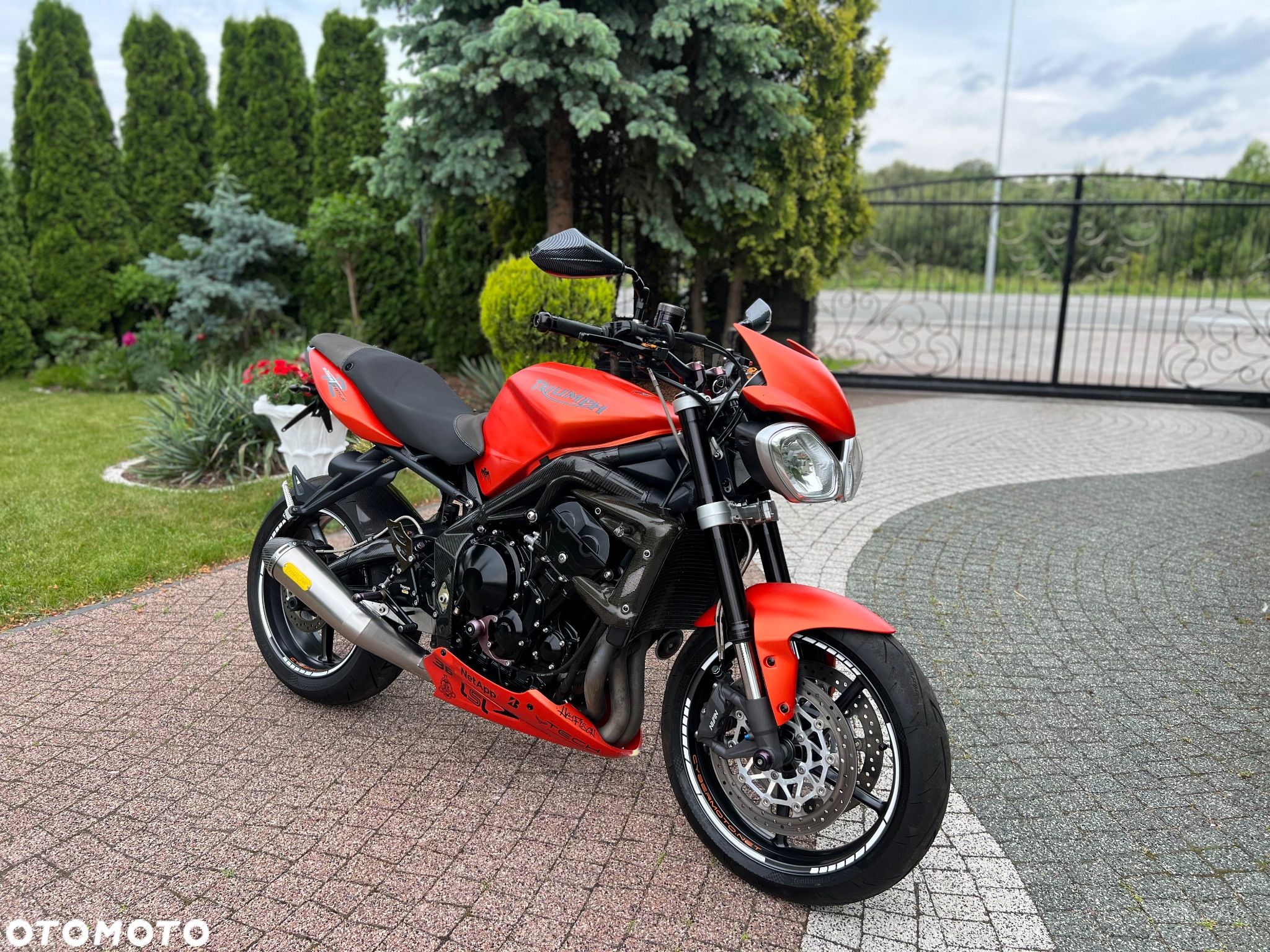Triumph Street Triple - 1