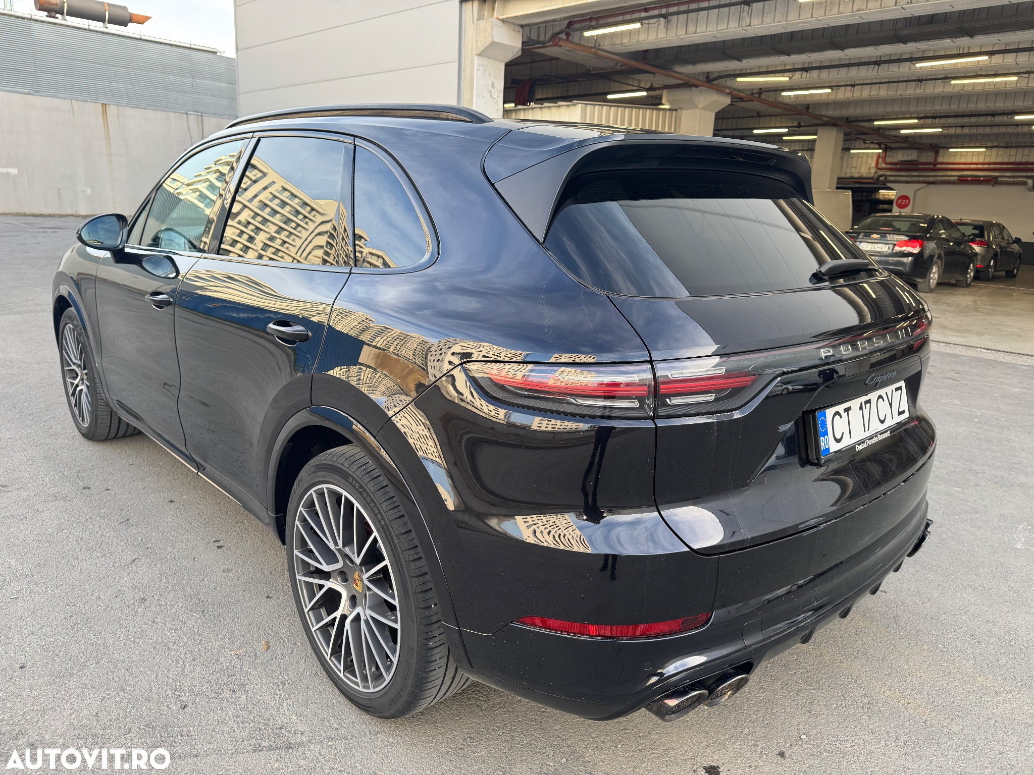 Porsche Cayenne - 4