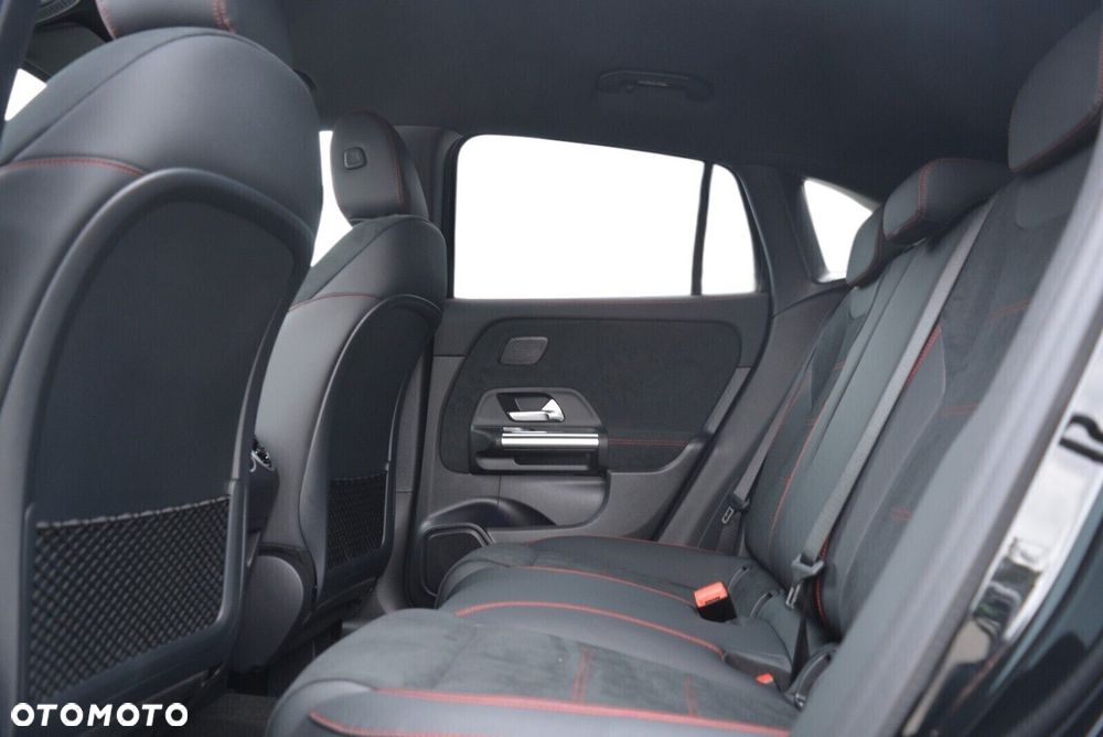 Mercedes-Benz GLA 200 AMG Line - 9