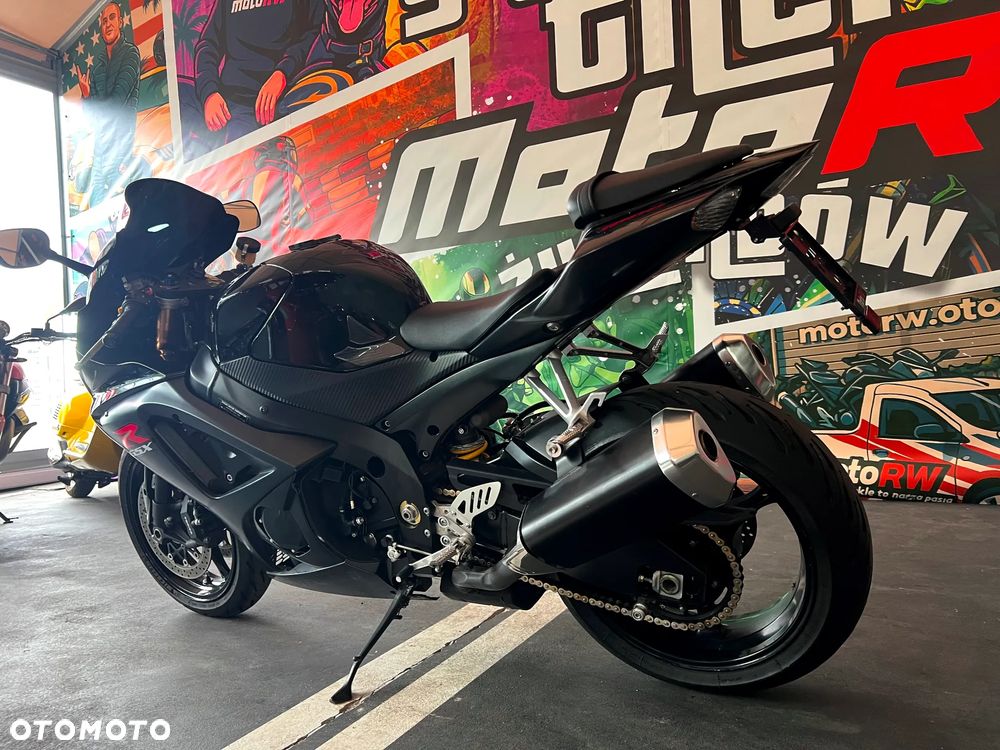 Suzuki GSX-R - 25