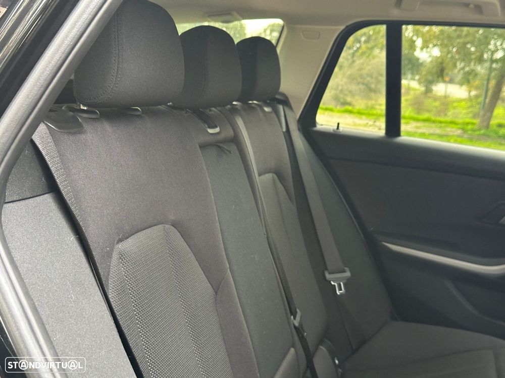 BMW 330 e Line Luxury Auto - 24