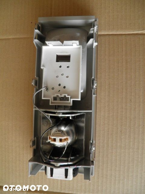 LAMPKA OŚWIETLENIA VW T5 VW T6 MULTIVAN 7E5947291 - 7