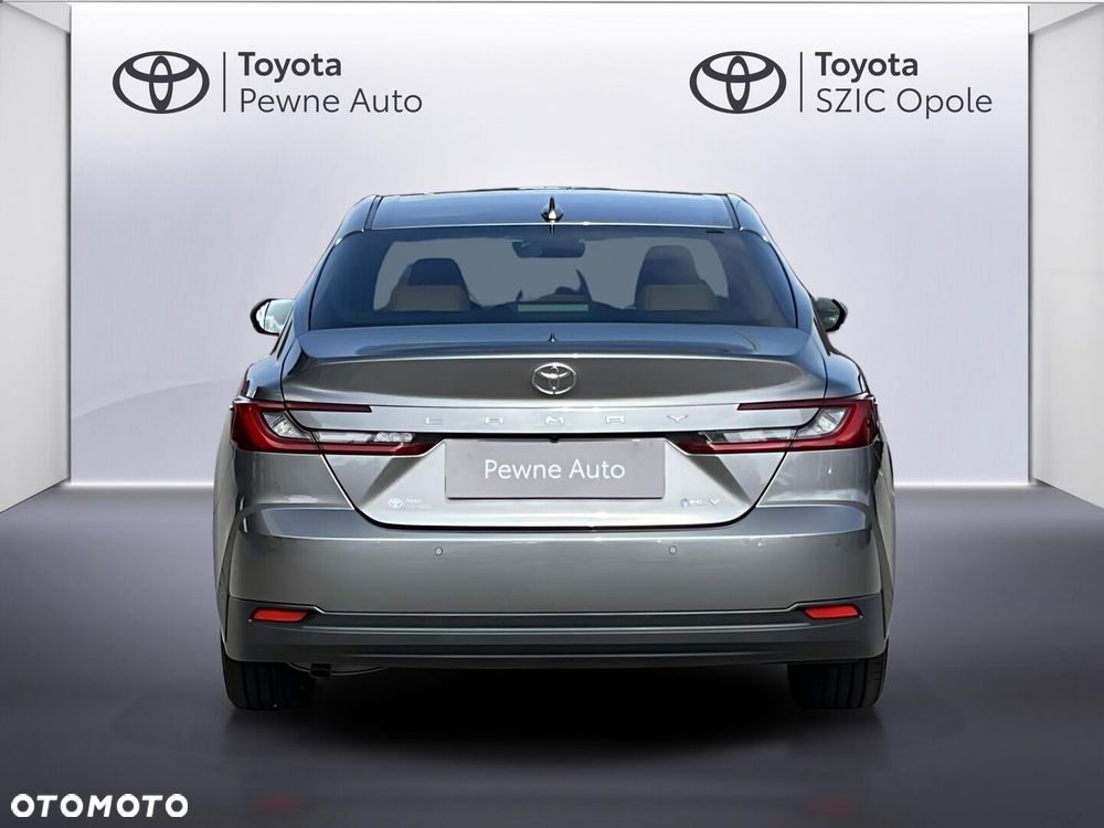 Toyota Camry - 18