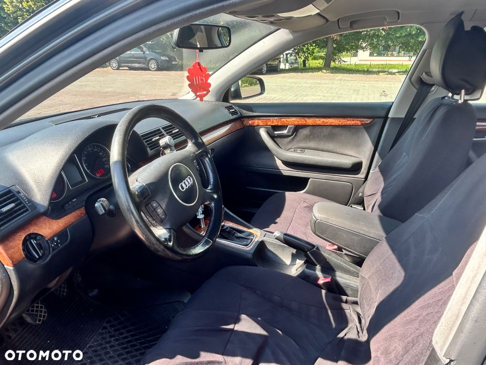 Audi A4 Limousine - 10