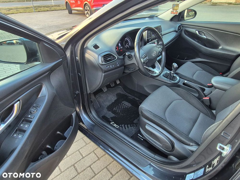 Hyundai i30 1.5 DPI Classic + - 13