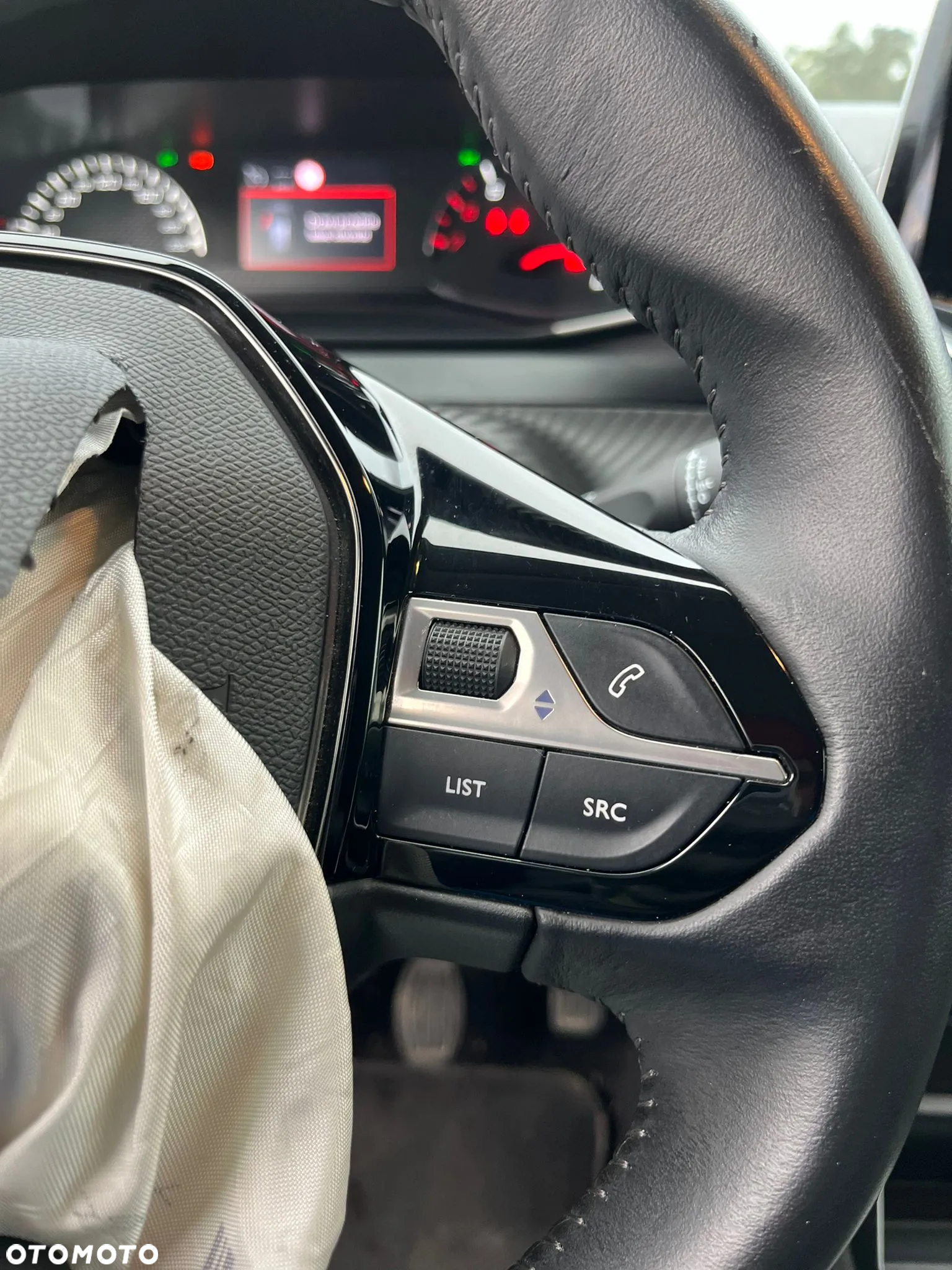 Peugeot 208 - 11