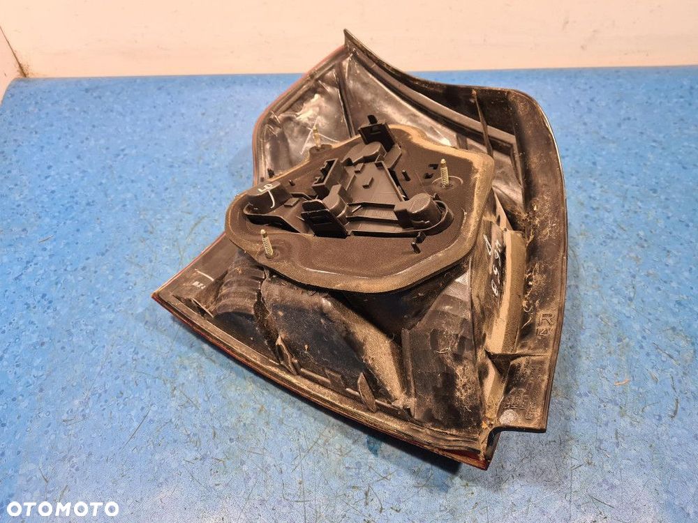 TOYOTA COROLLA E12 HB LAMPA TYŁ PRAWA ZEWNĘTRZNA - 9