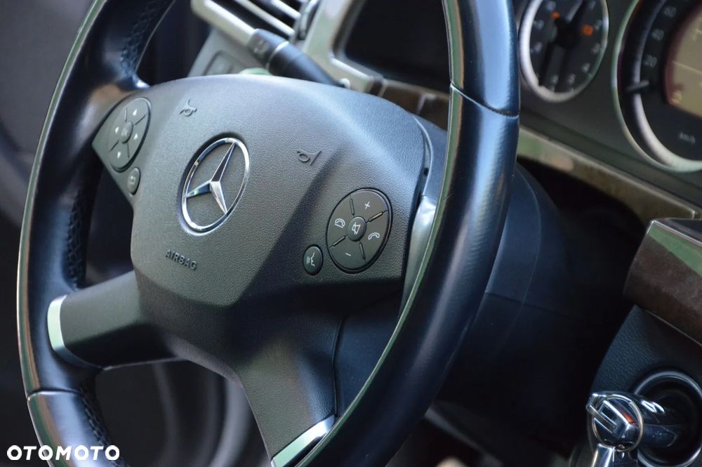 Mercedes-Benz Klasa E 200 CGI BlueEff Elegance - 23