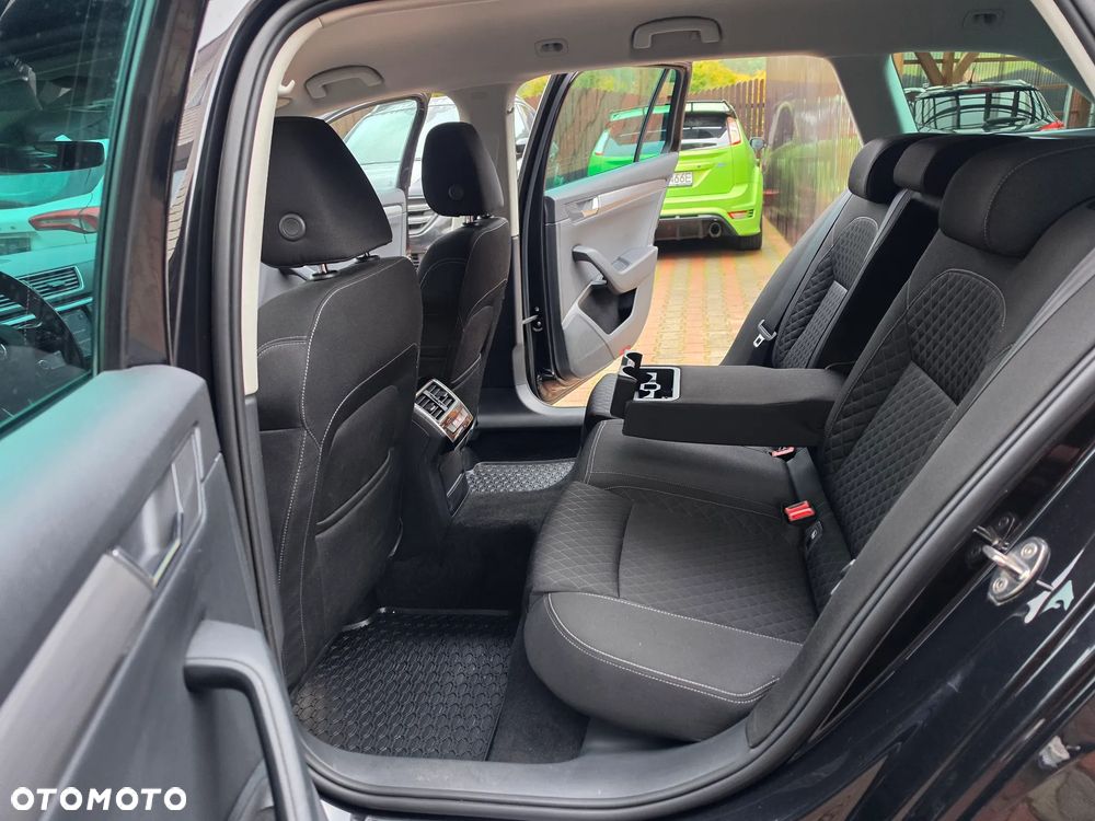 Skoda Superb 2.0 TDI DSG Premium Edition - 26