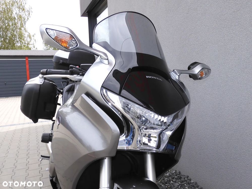 Honda VFR - 6