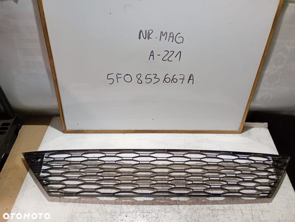 KRATKA ZDERZAKA ŚRODKOWA PRZÓD SEAT LEON III 5F0853667A - 1