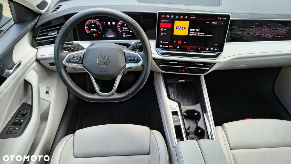 Volkswagen Passat Variant 2.0 TDI SCR 4Mot Elegance DSG - 10