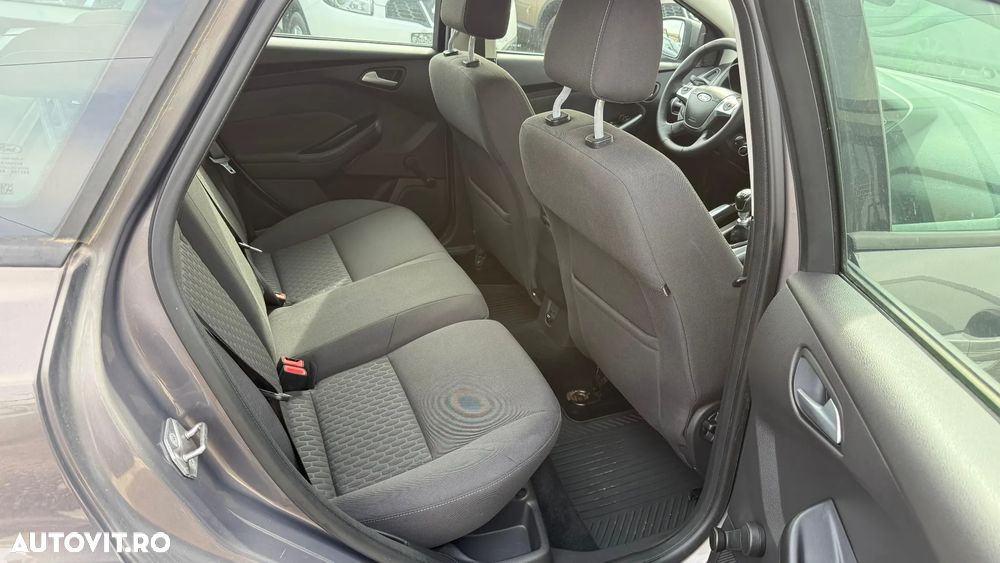 Ford Focus 1.6 TDCI DPF Start-Stopp-System Ambiente - 11