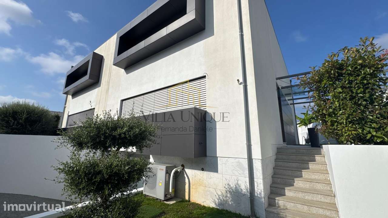 Moradia Geminada T3 com Suite, Jardim de Inverno, Garagem Fechada... - Grande imagem: 4/43