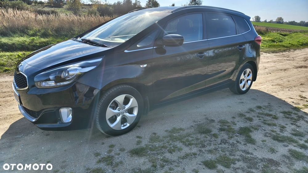 Kia Carens - 31