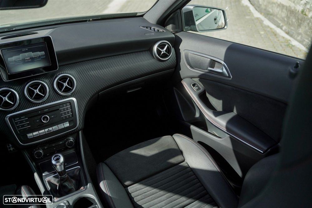 Mercedes-Benz A 180 d AMG Line - 26