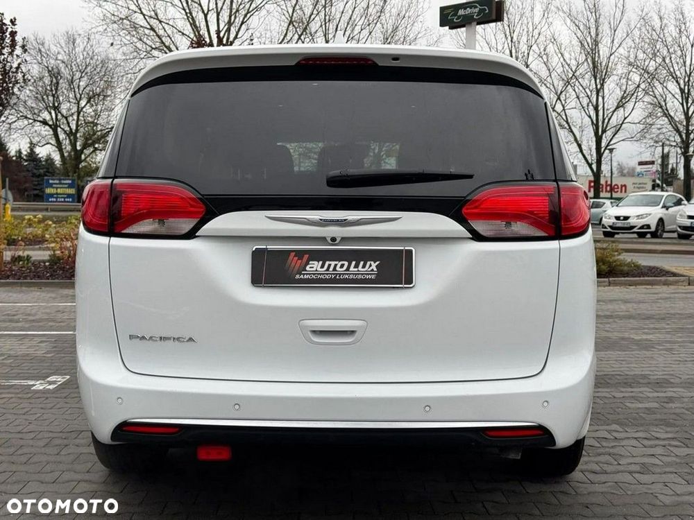 Chrysler Pacifica - 17