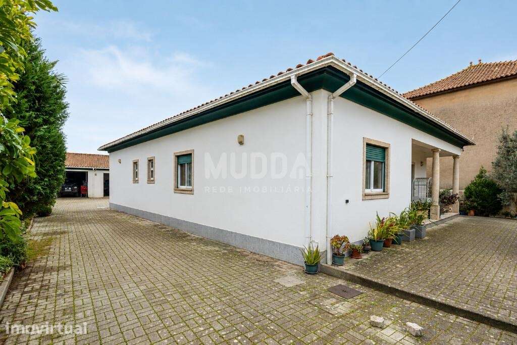 Moradia T3 Térrea com Excelente Espaço Exterior e Anexo T1 – Salreu, E - Grande imagem: 2/35