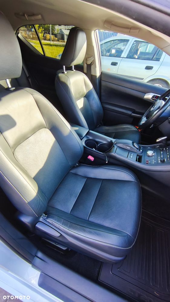 Lexus CT 200h Prestige - 12