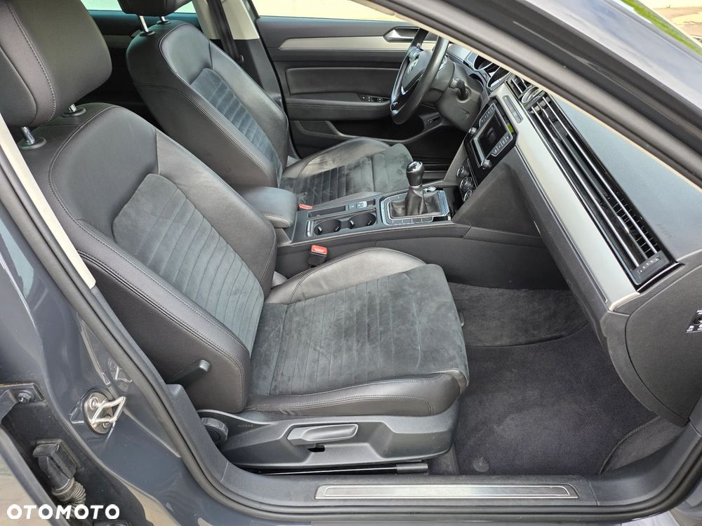 Volkswagen Passat 2.0 TDI (BlueMotion Technology) Highline - 12