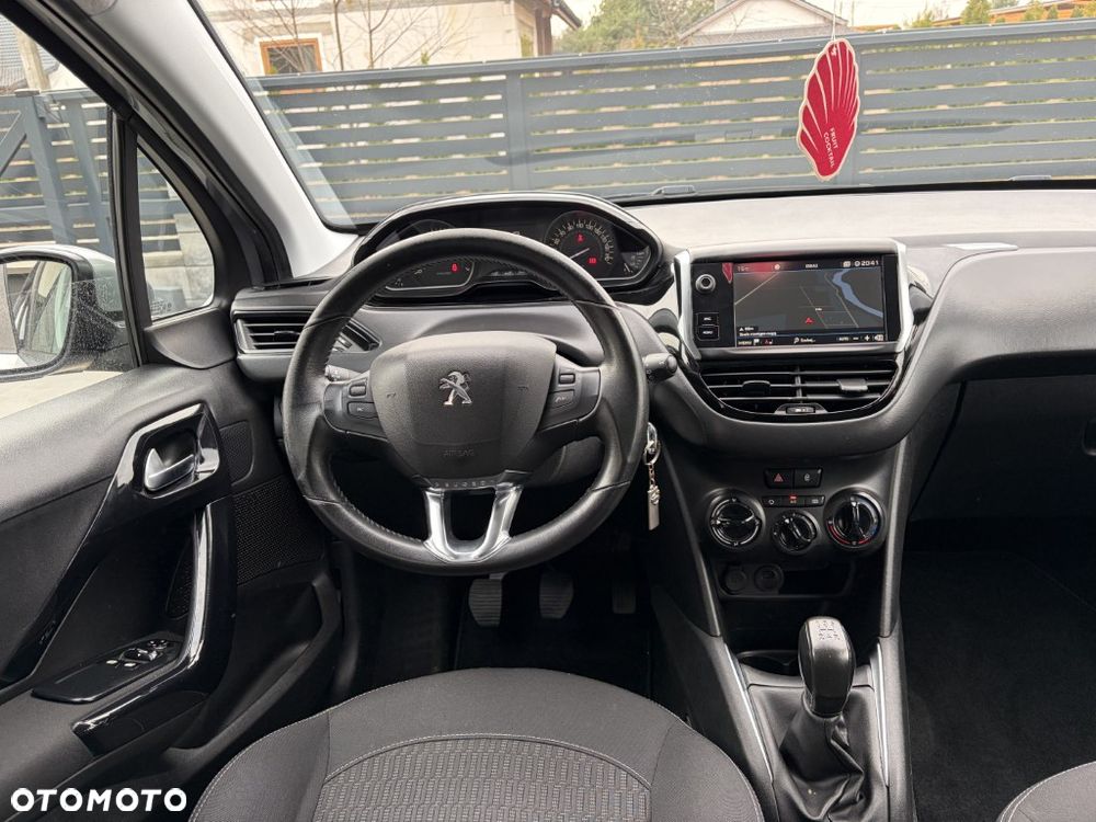 Peugeot 208 PureTech 82 Stop & Start Signature - 12